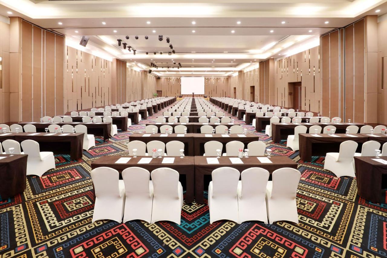 Aston Kupang Hotel & Convention Center Екстер'єр фото