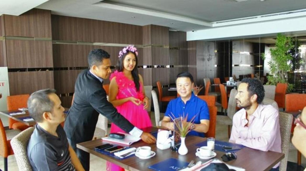 Aston Kupang Hotel & Convention Center Екстер'єр фото