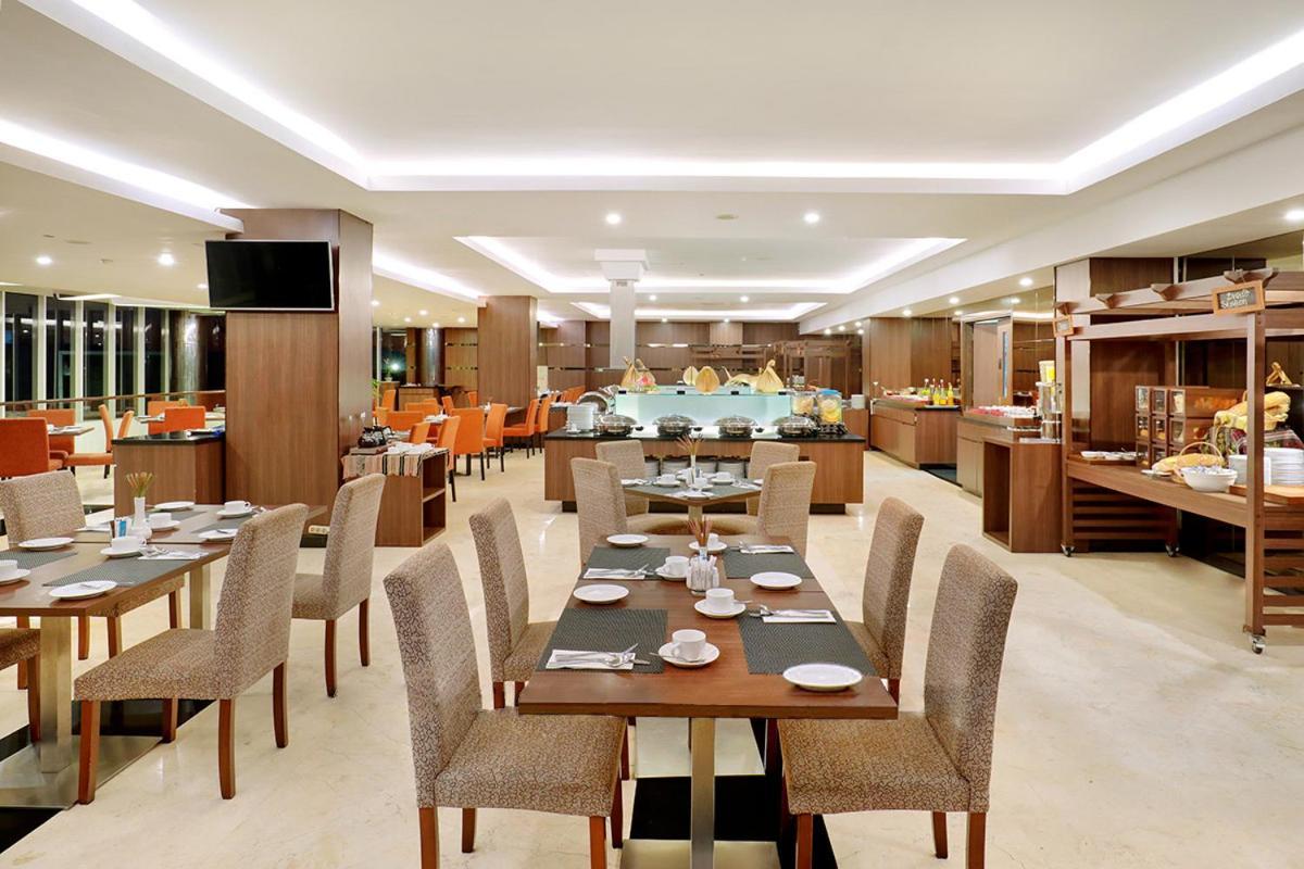 Aston Kupang Hotel & Convention Center Екстер'єр фото