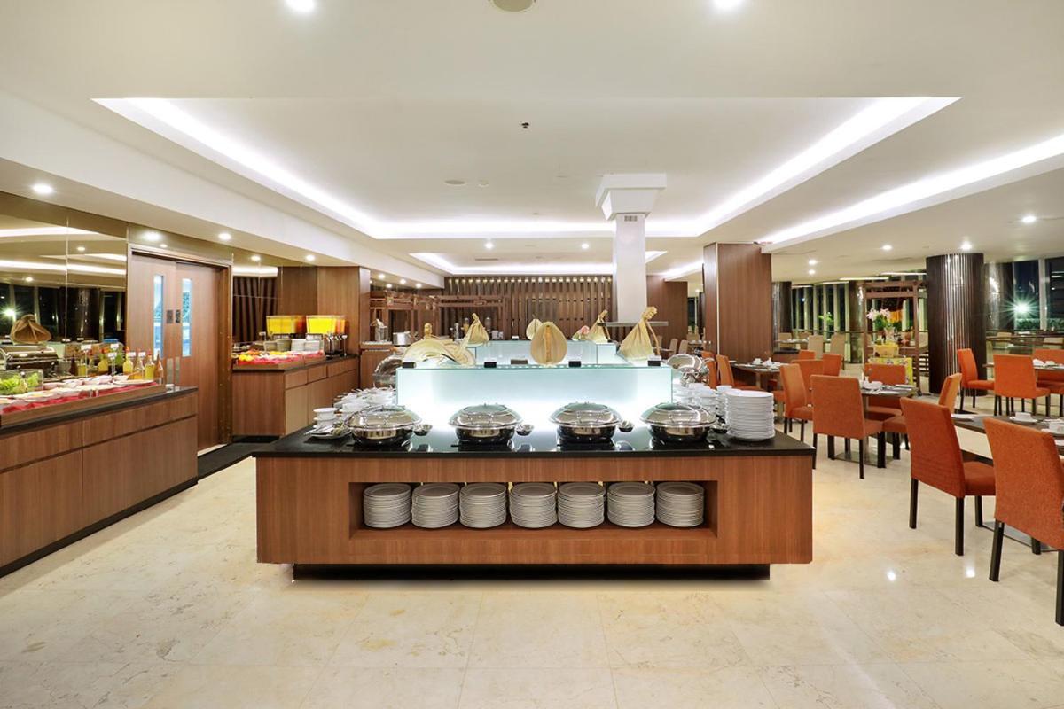 Aston Kupang Hotel & Convention Center Екстер'єр фото