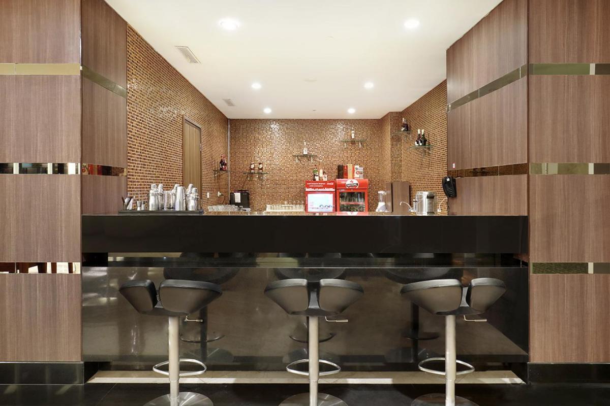 Aston Kupang Hotel & Convention Center Екстер'єр фото