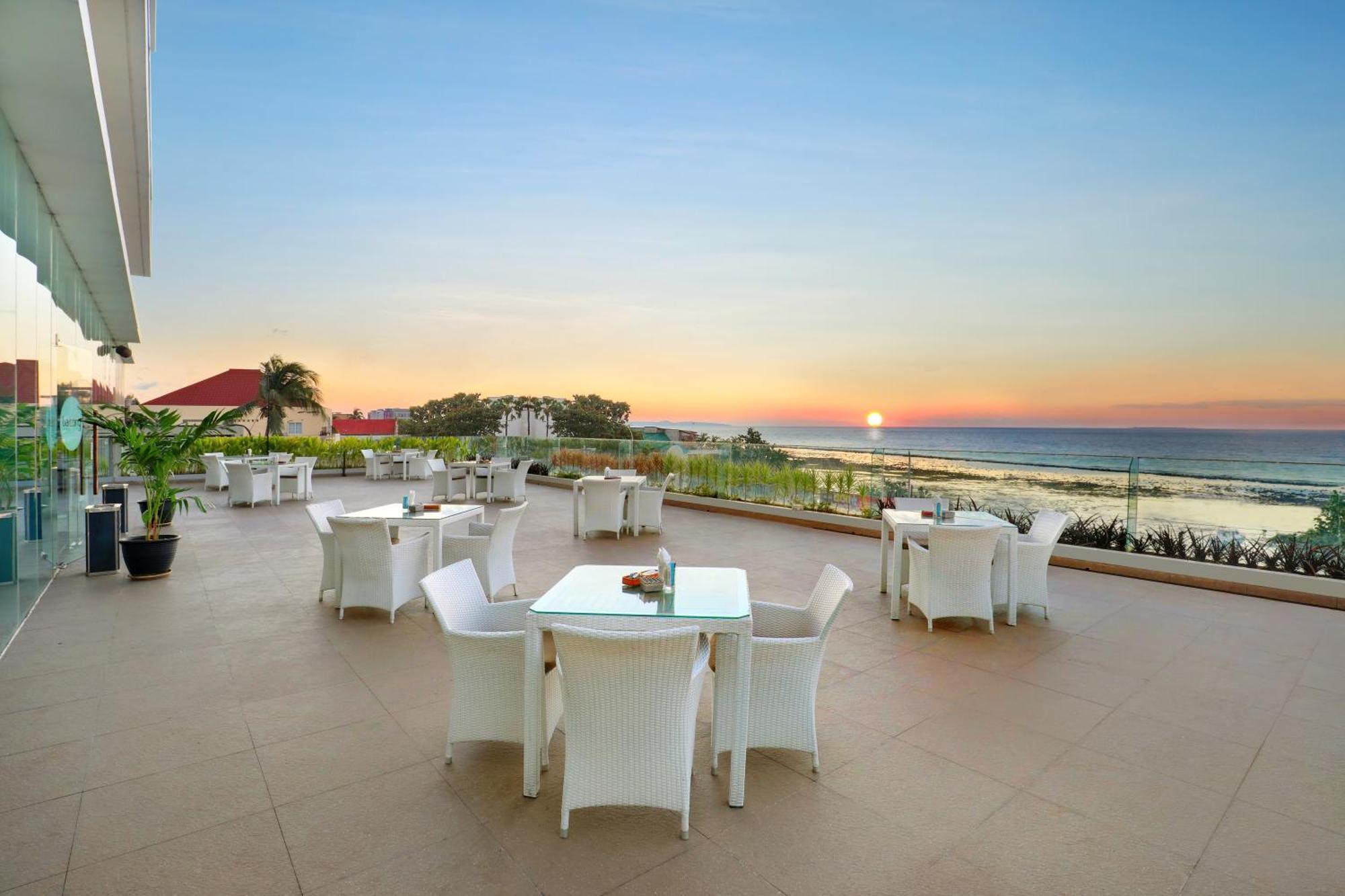 Aston Kupang Hotel & Convention Center Екстер'єр фото