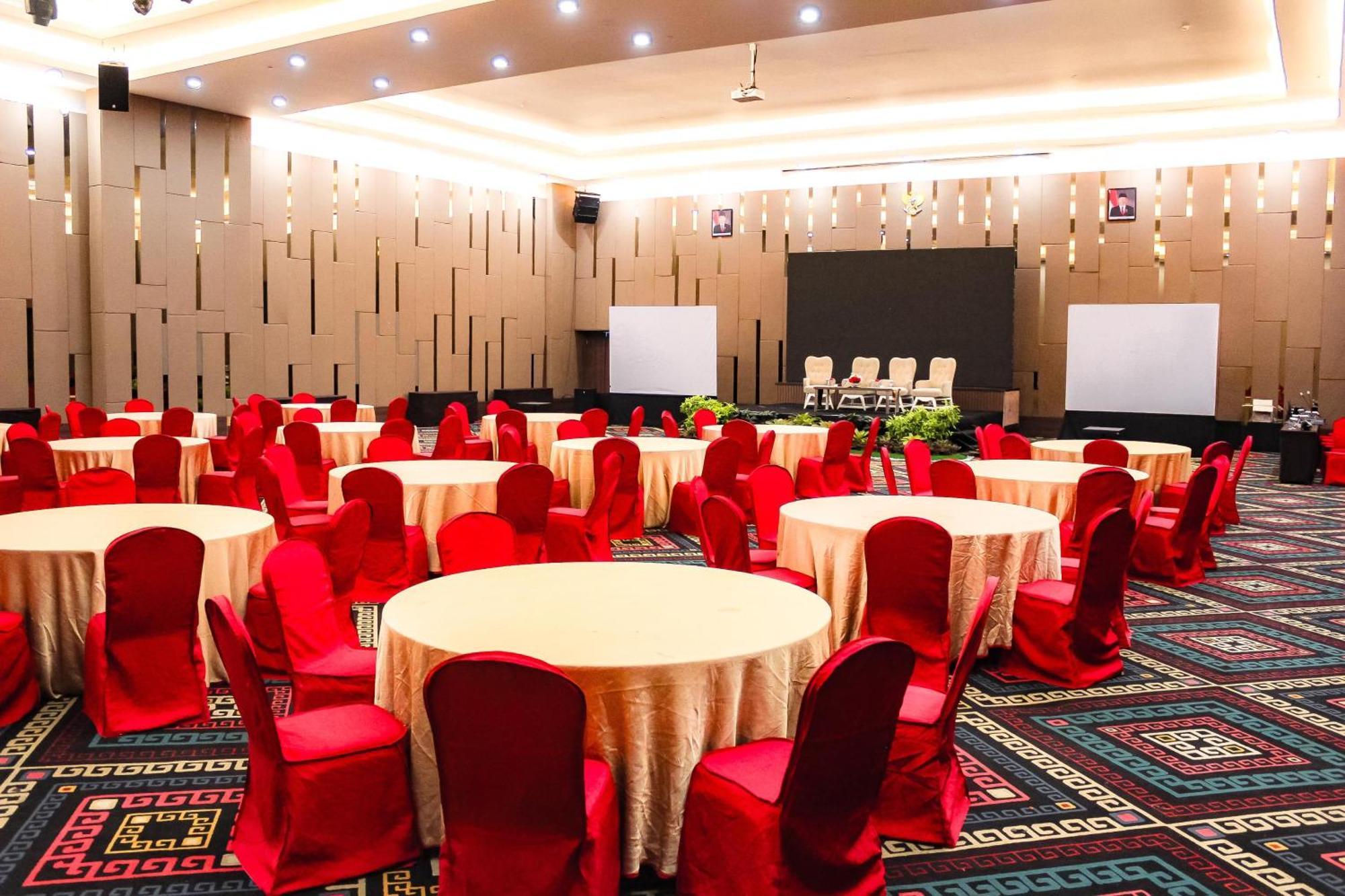 Aston Kupang Hotel & Convention Center Екстер'єр фото