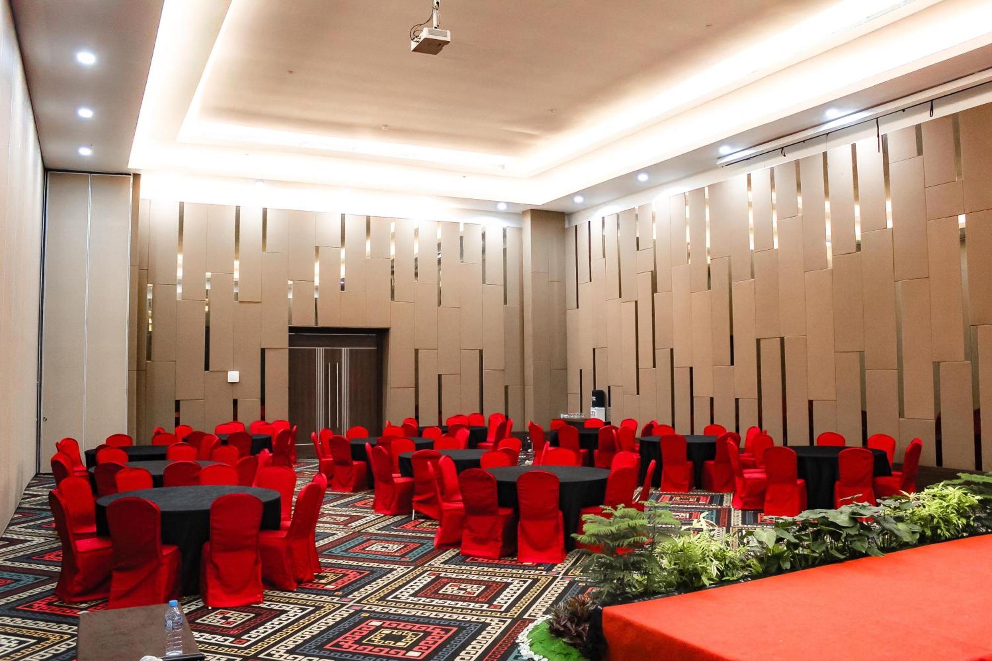 Aston Kupang Hotel & Convention Center Екстер'єр фото
