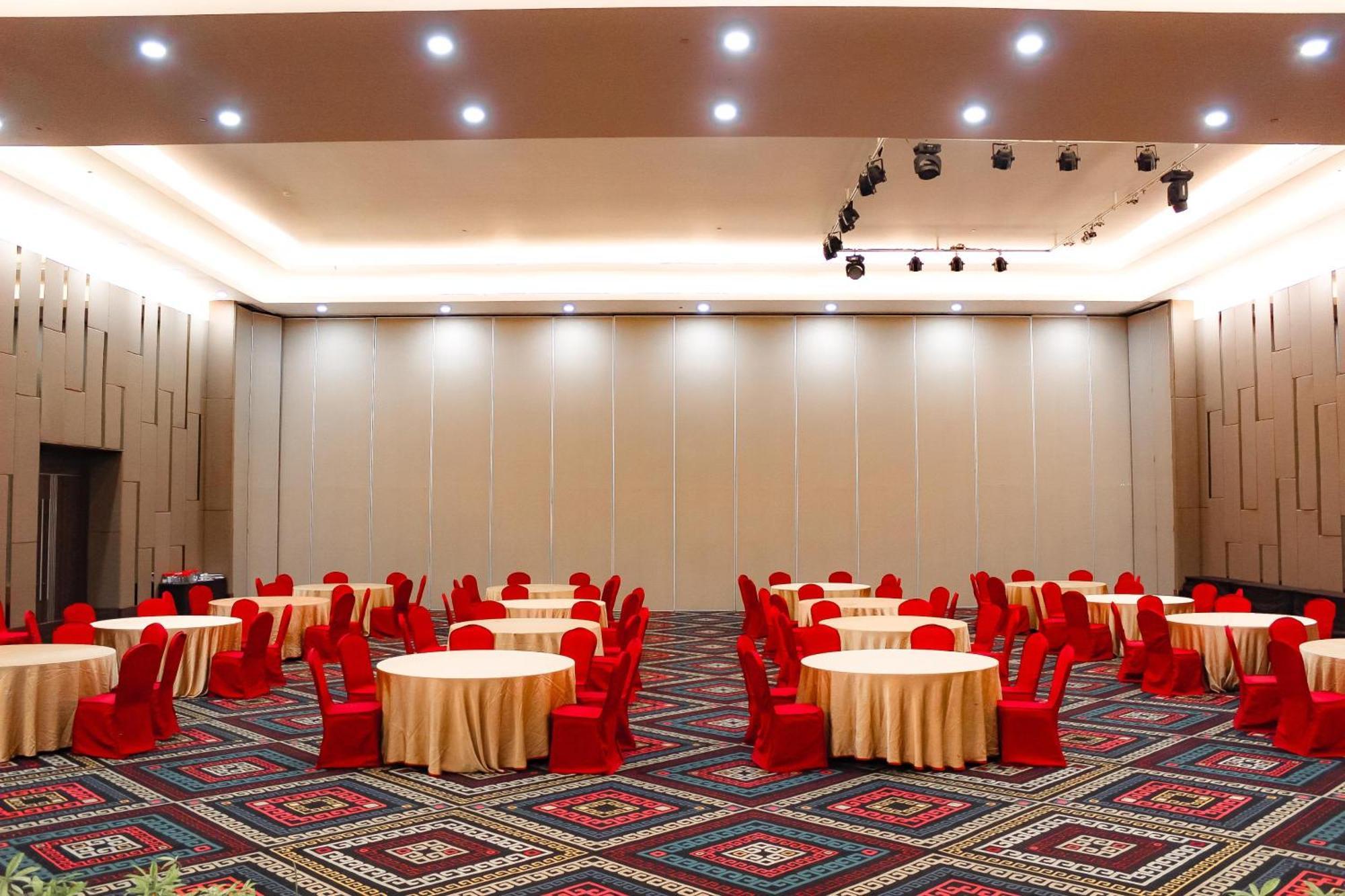 Aston Kupang Hotel & Convention Center Екстер'єр фото