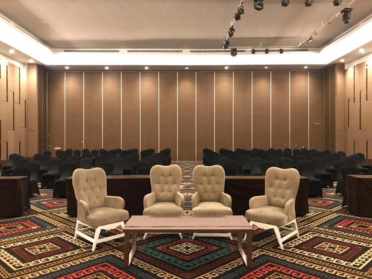 Aston Kupang Hotel & Convention Center Екстер'єр фото