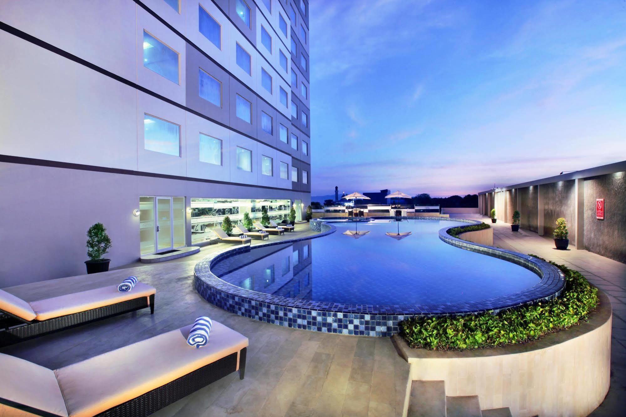 Aston Kupang Hotel & Convention Center Екстер'єр фото