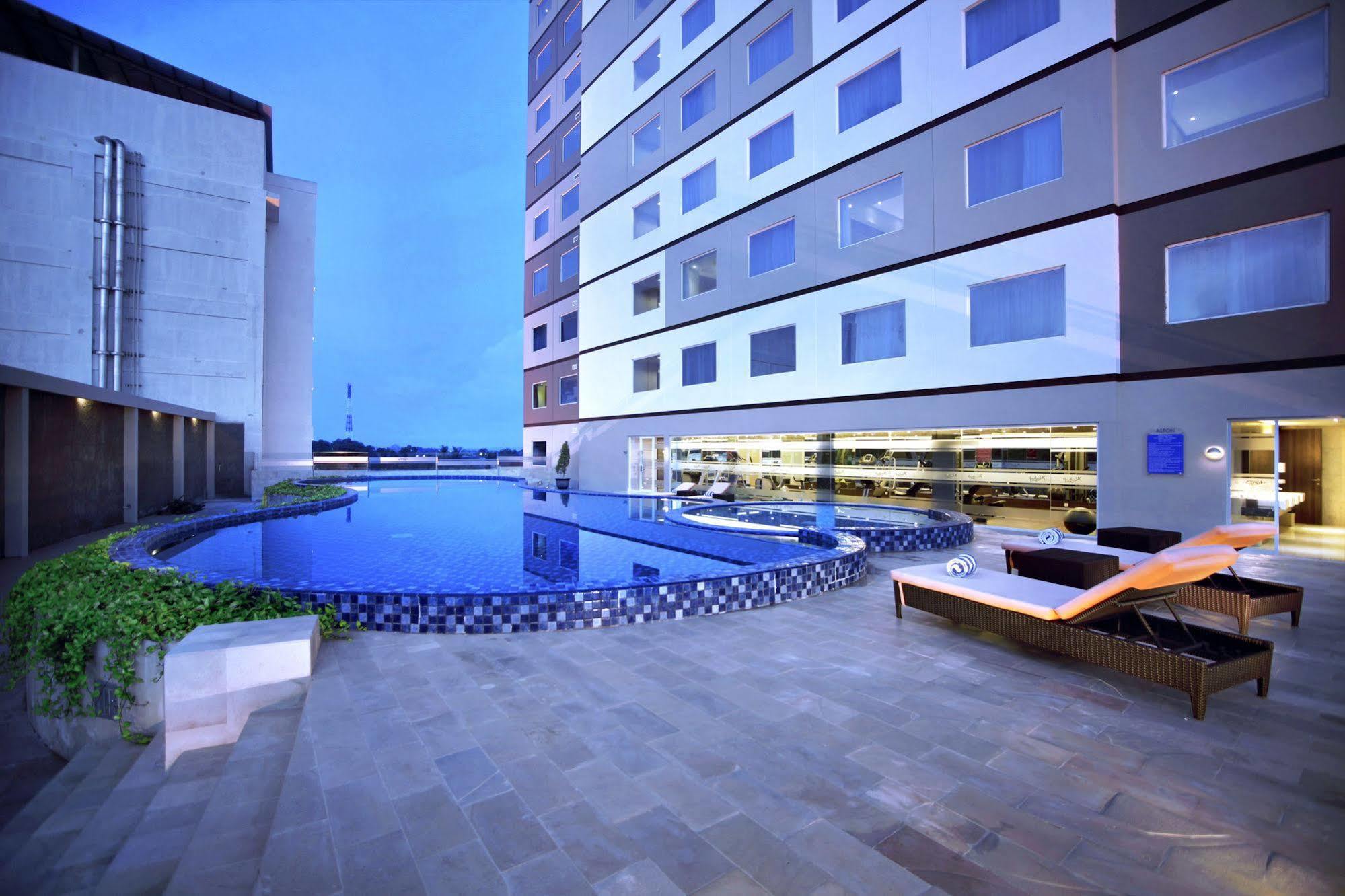 Aston Kupang Hotel & Convention Center Екстер'єр фото