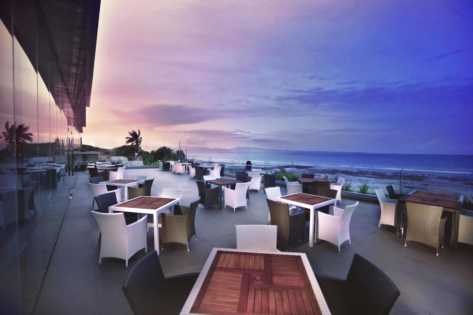 Aston Kupang Hotel & Convention Center Екстер'єр фото